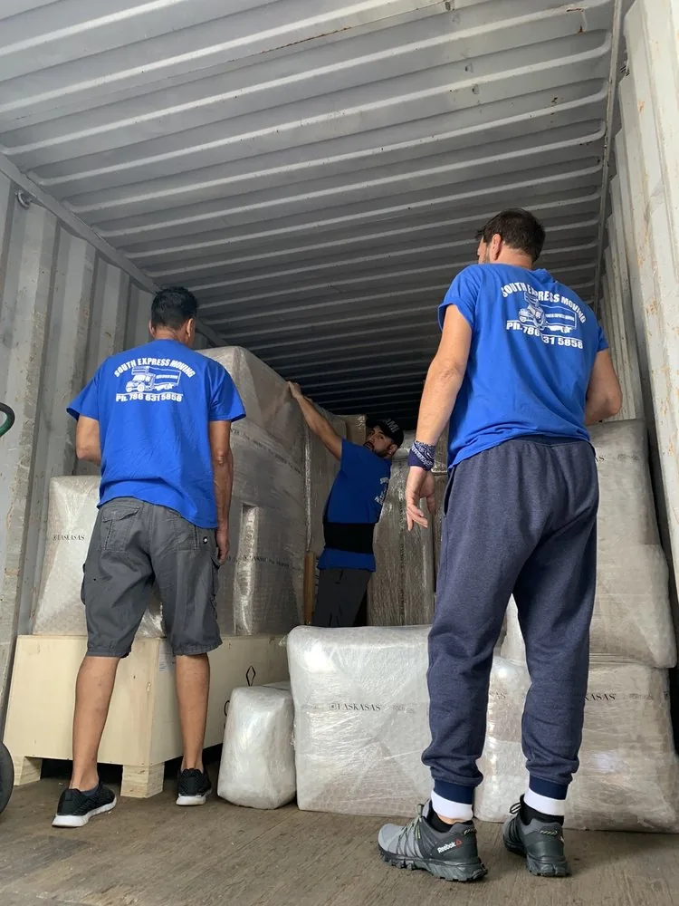 Equipo de South Express Moving trabajando