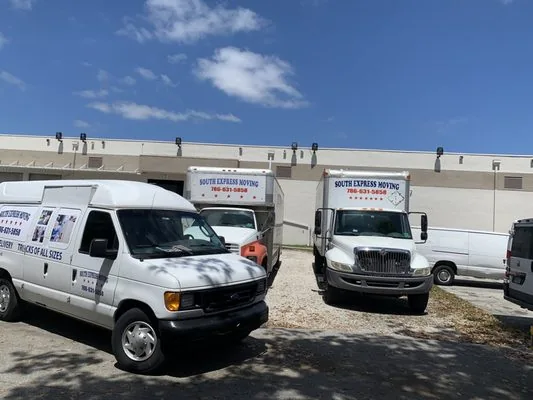 Camiones y vans reales de South Express Moving